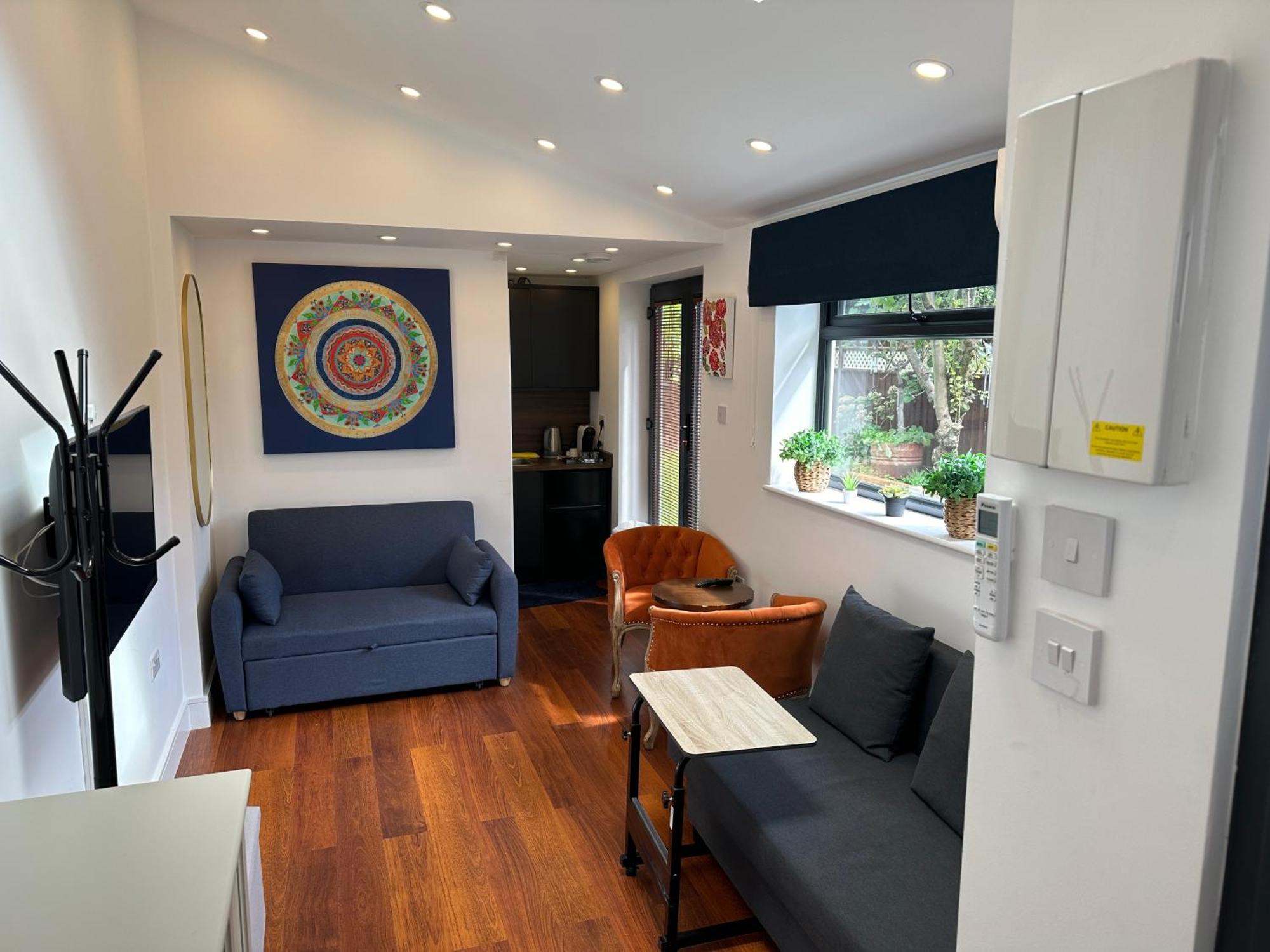 Bespoke Gallery Guesthouse Hendon Exterior photo